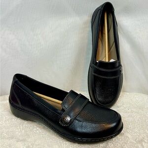 New Clarks Women’s Slip On Clogs Style Leather Shoes / Size 8 1/2